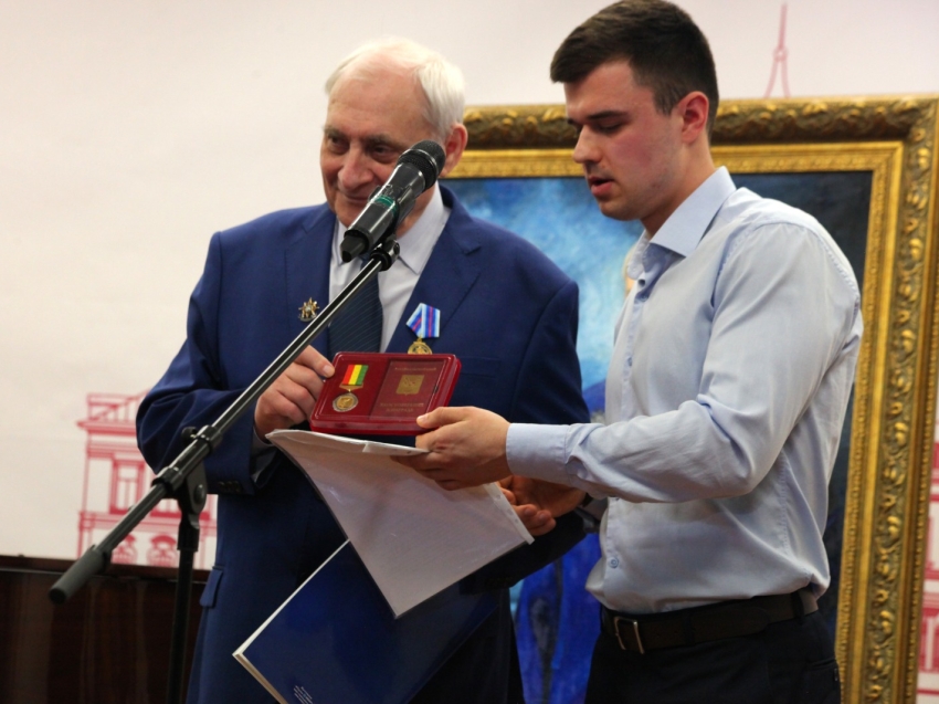 Военного летчика Юрия Валентиновича Козловского наградили медалью «За честь и мужество»